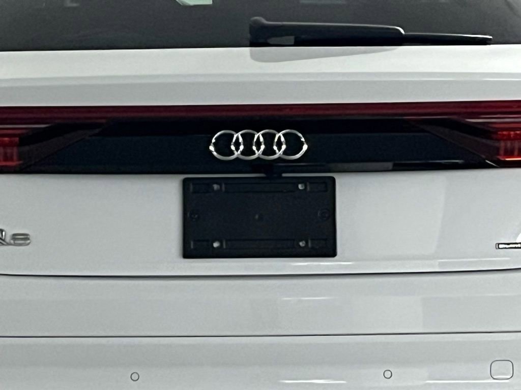 Used 2023 Audi Q8 Premium image 32