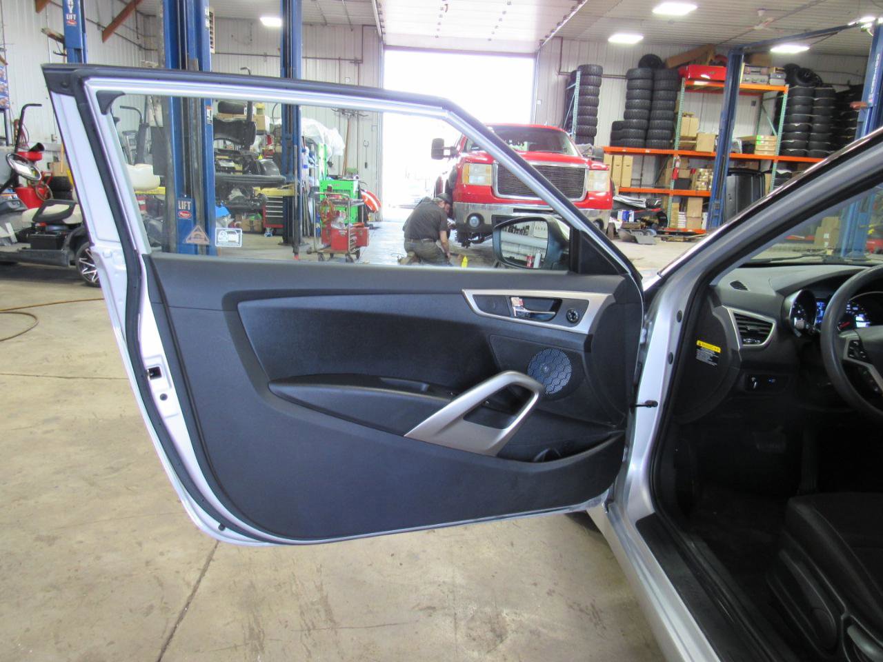 Used 2013 Hyundai Veloster image 12