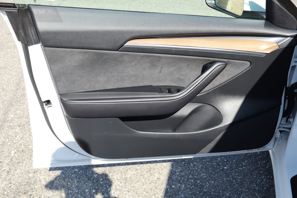 Used 2022 Tesla Model 3 Long Range AWD/4WD image 18