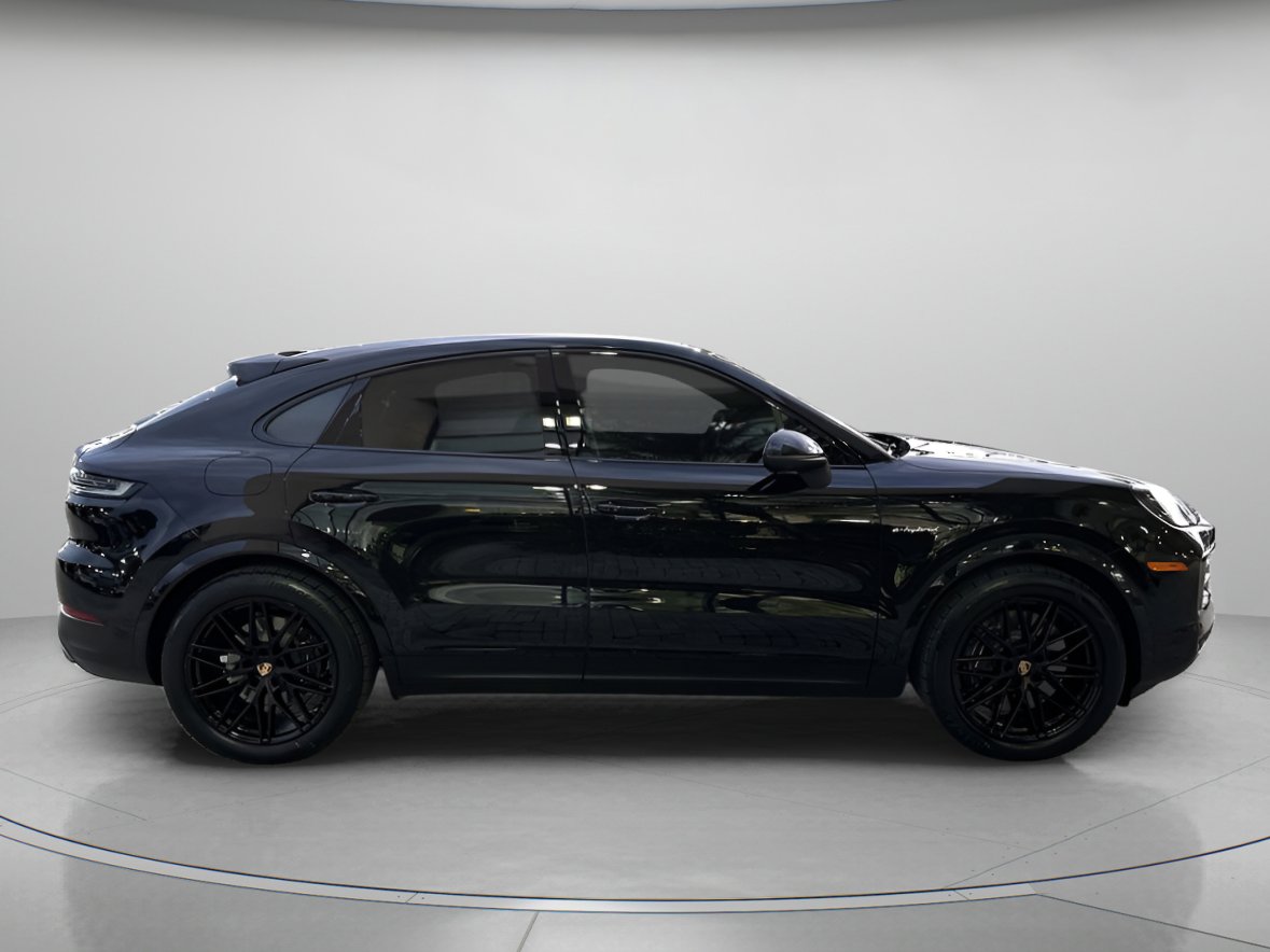 Used 2025 Porsche Cayenne E-Hybrid Coupe image 2