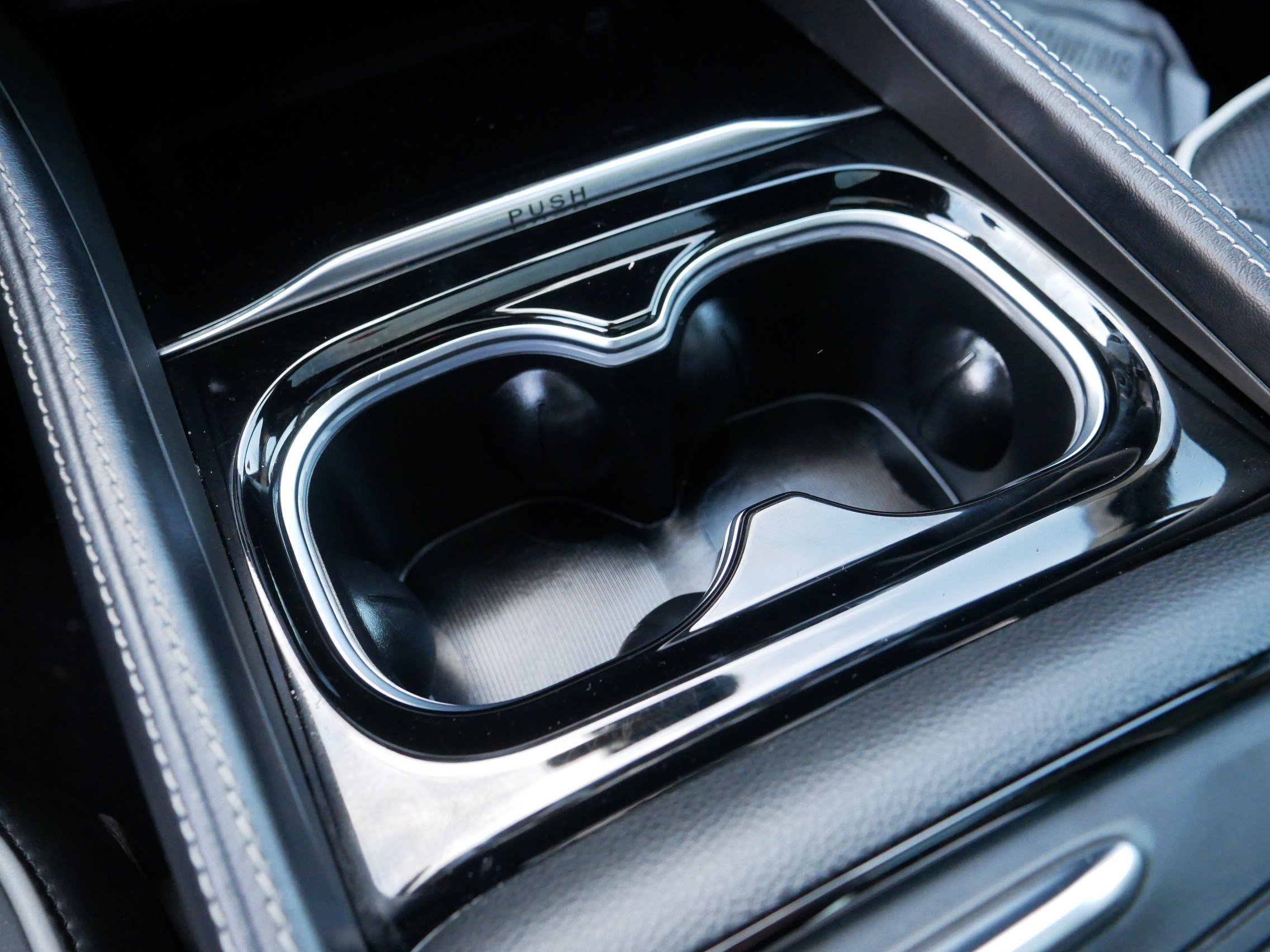 Used 2022 Chrysler Pacifica Limited w/ Uconnect Theater Family Group image 31