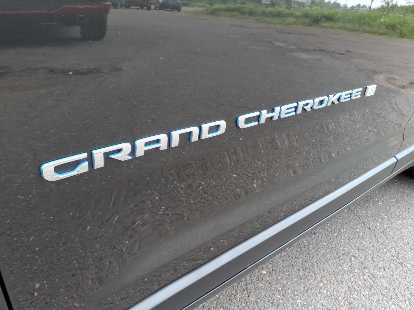 Used 2024 Jeep Grand Cherokee Limited 4xe AWD/4WD image 11