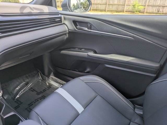 Used 2025 Toyota Camry SE AWD/4WD image 16