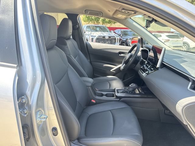 Used 2026 Toyota Corolla Cross XLE FWD image 28