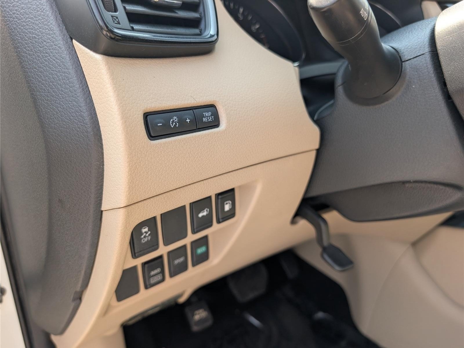Used 2018 Nissan Rogue SV AWD/4WD image 21