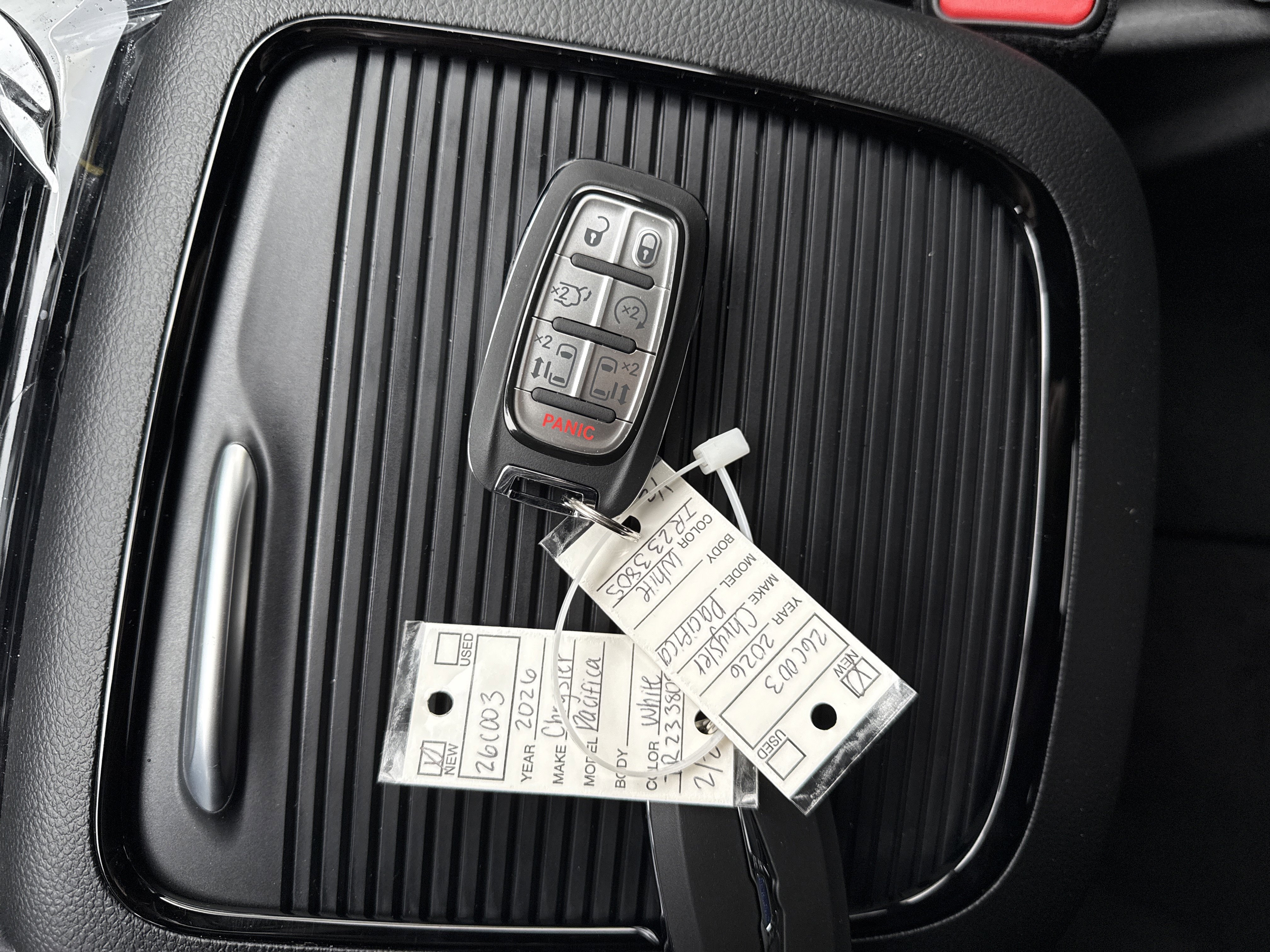 New 2026 Chrysler Pacifica Limited w/ Uconnect Theater Family Group image 27