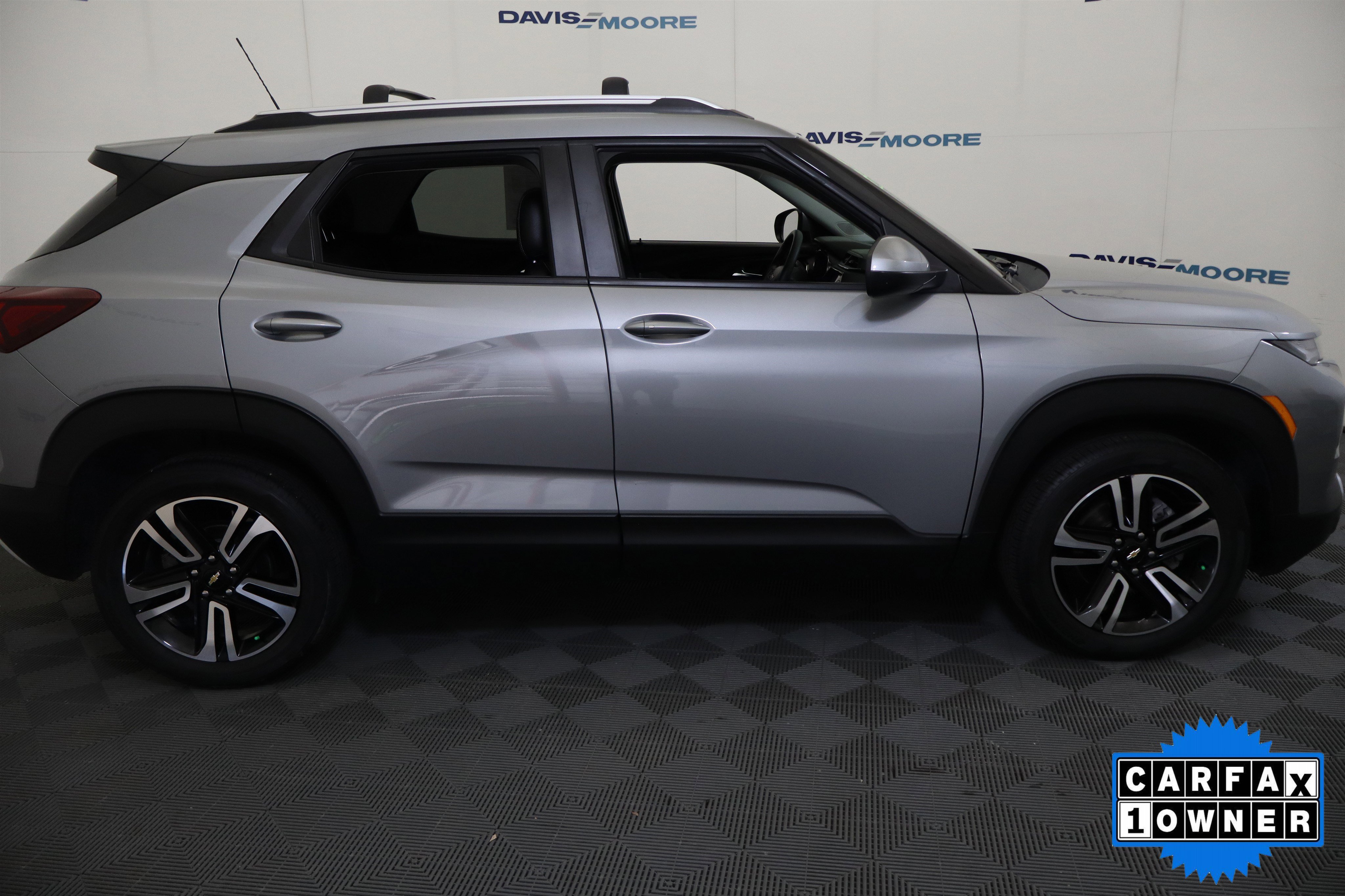 Used 2023 Chevrolet TrailBlazer LT w/ Convenience Package image 5