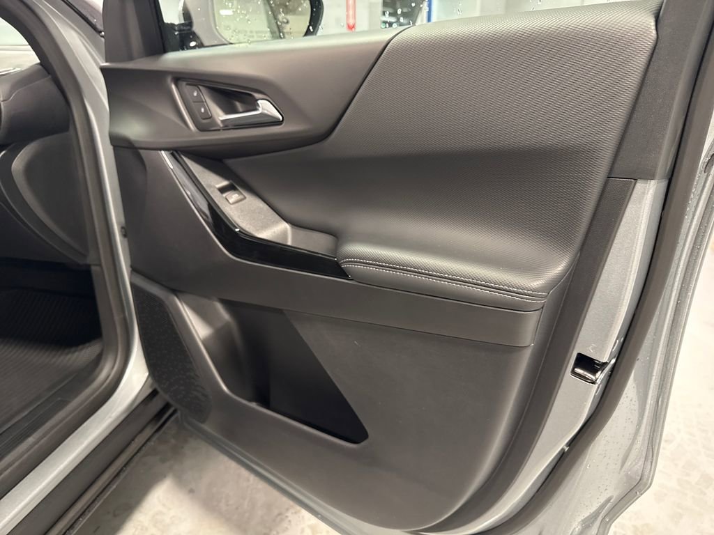 New 2026 Chevrolet Equinox LT w/ Convenience Package II FWD image 37