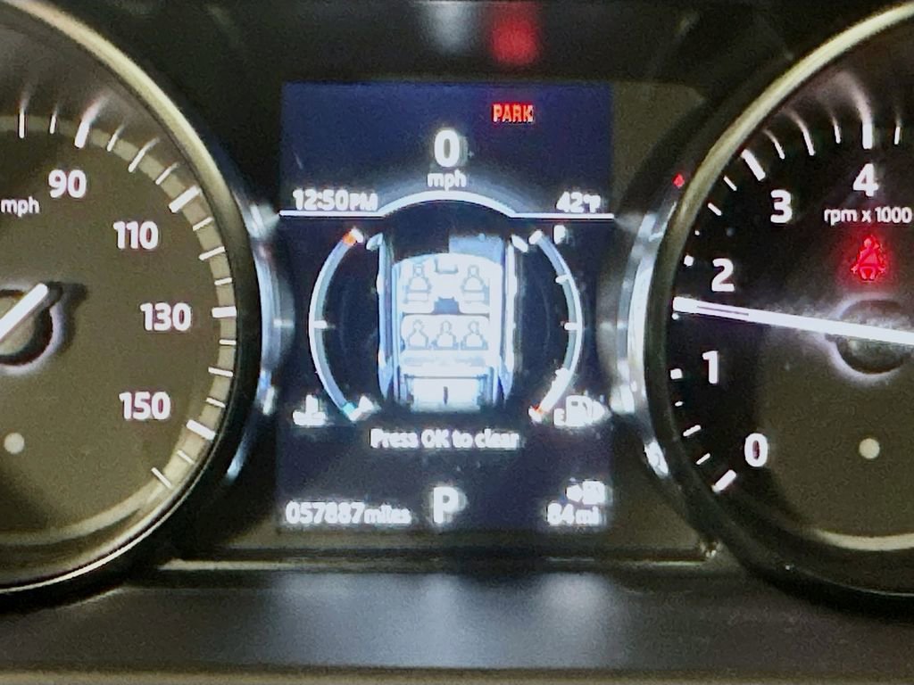 Used 2018 Land Rover Discovery Sport SE image 15