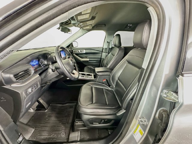 Certified 2022 Ford Explorer XLT w/ Equipment Group 202A AWD/4WD image 28