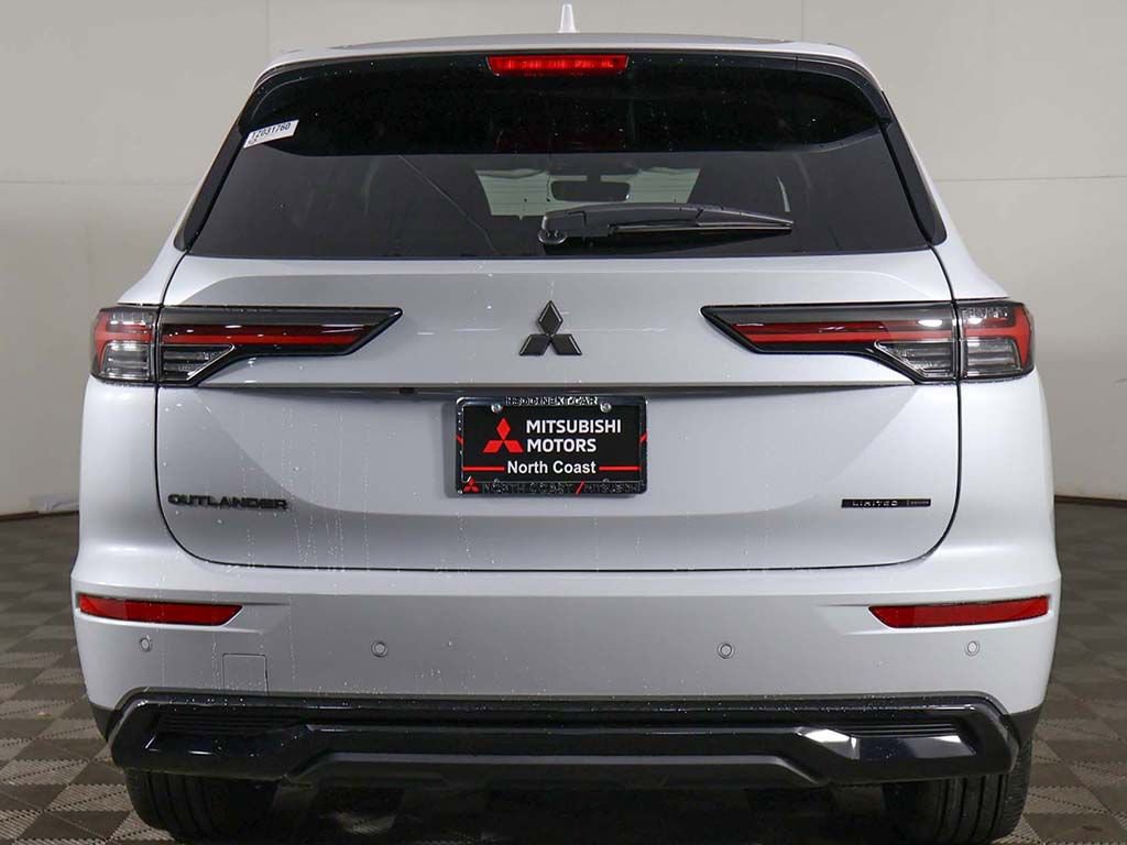 New 2026 Mitsubishi Outlander LE FWD image 12