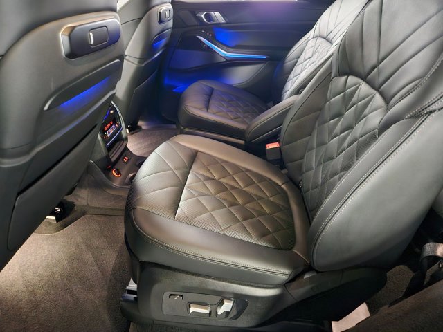 Used 2025 BMW X7 xDrive40i w/ M Sport Package image 17