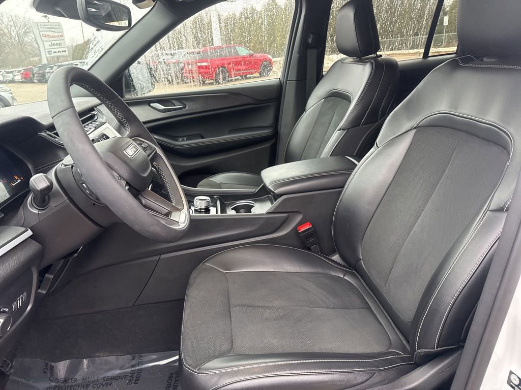 Used 2024 Jeep Grand Cherokee Altitude image 7