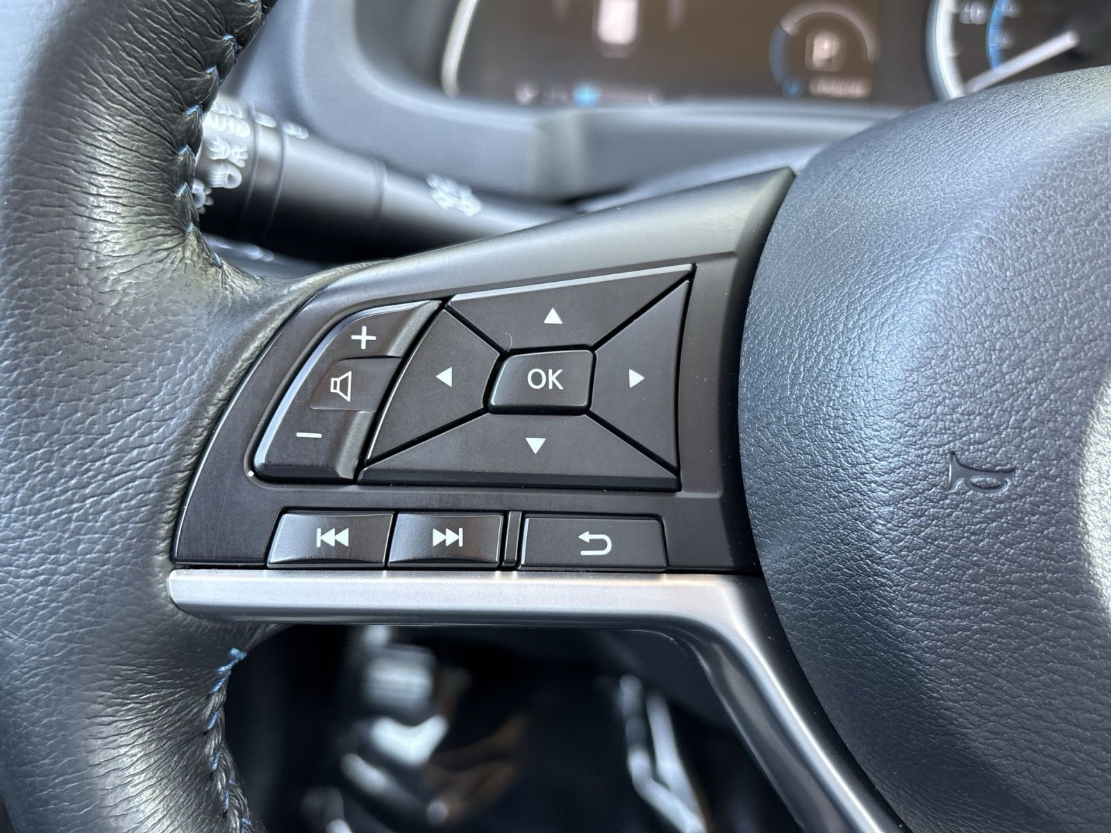 Used 2018 Nissan Leaf SV FWD image 25