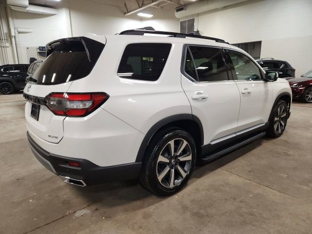 Certified 2023 Honda Pilot Elite image 3