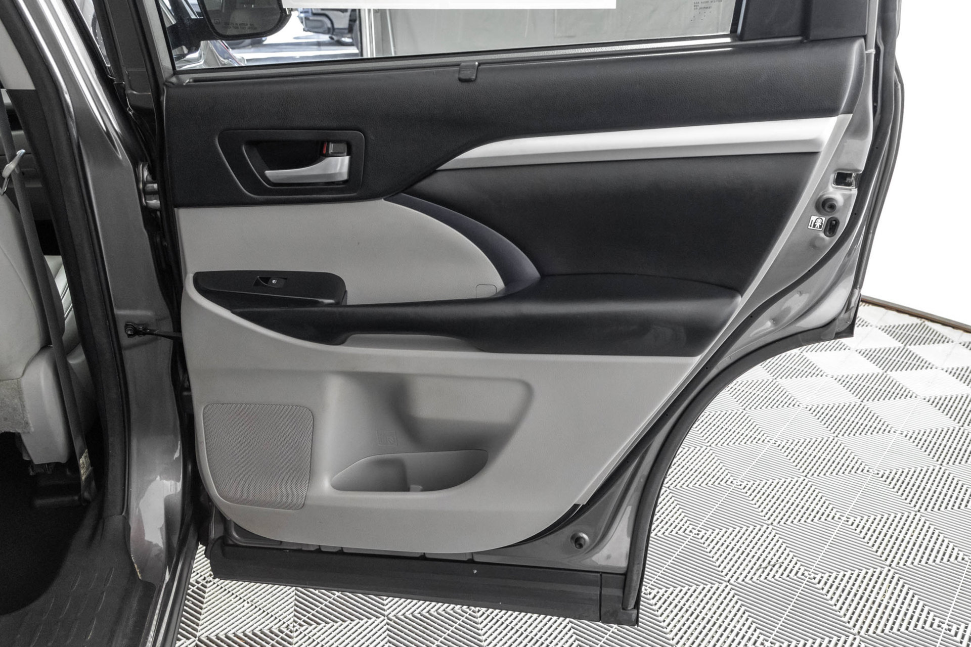 Used 2018 Toyota Highlander XLE AWD/4WD image 44