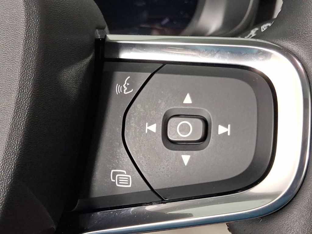 Certified 2026 Volvo XC40 B5 Plus AWD/4WD image 34