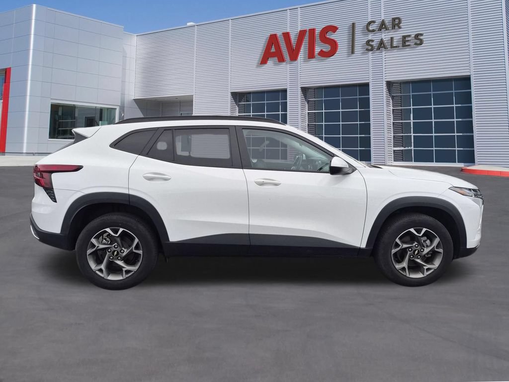 Used 2025 Chevrolet Trax LT w/ LT Convenience Package FWD image 5