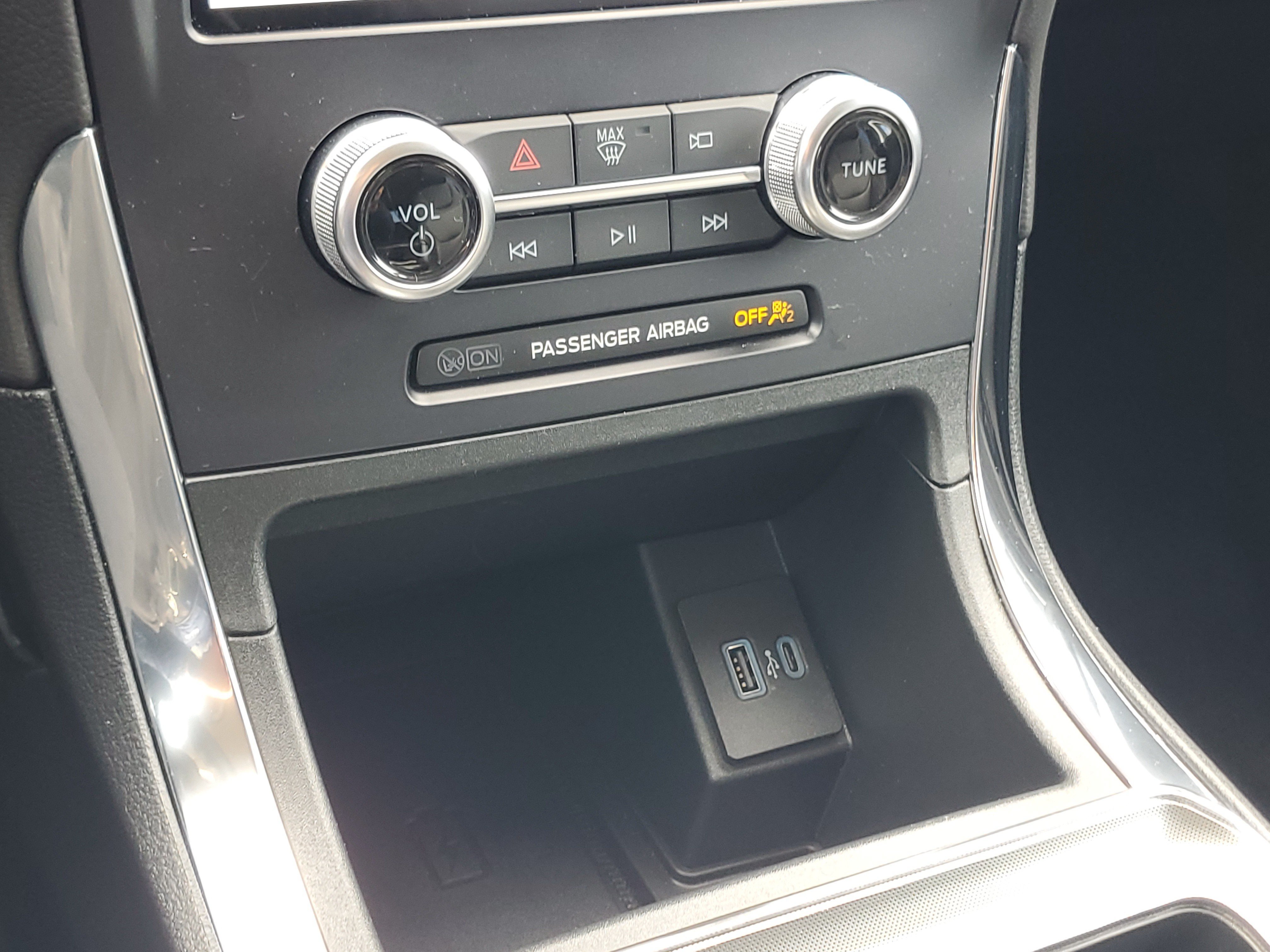 Used 2024 Ford Edge Titanium AWD/4WD image 18