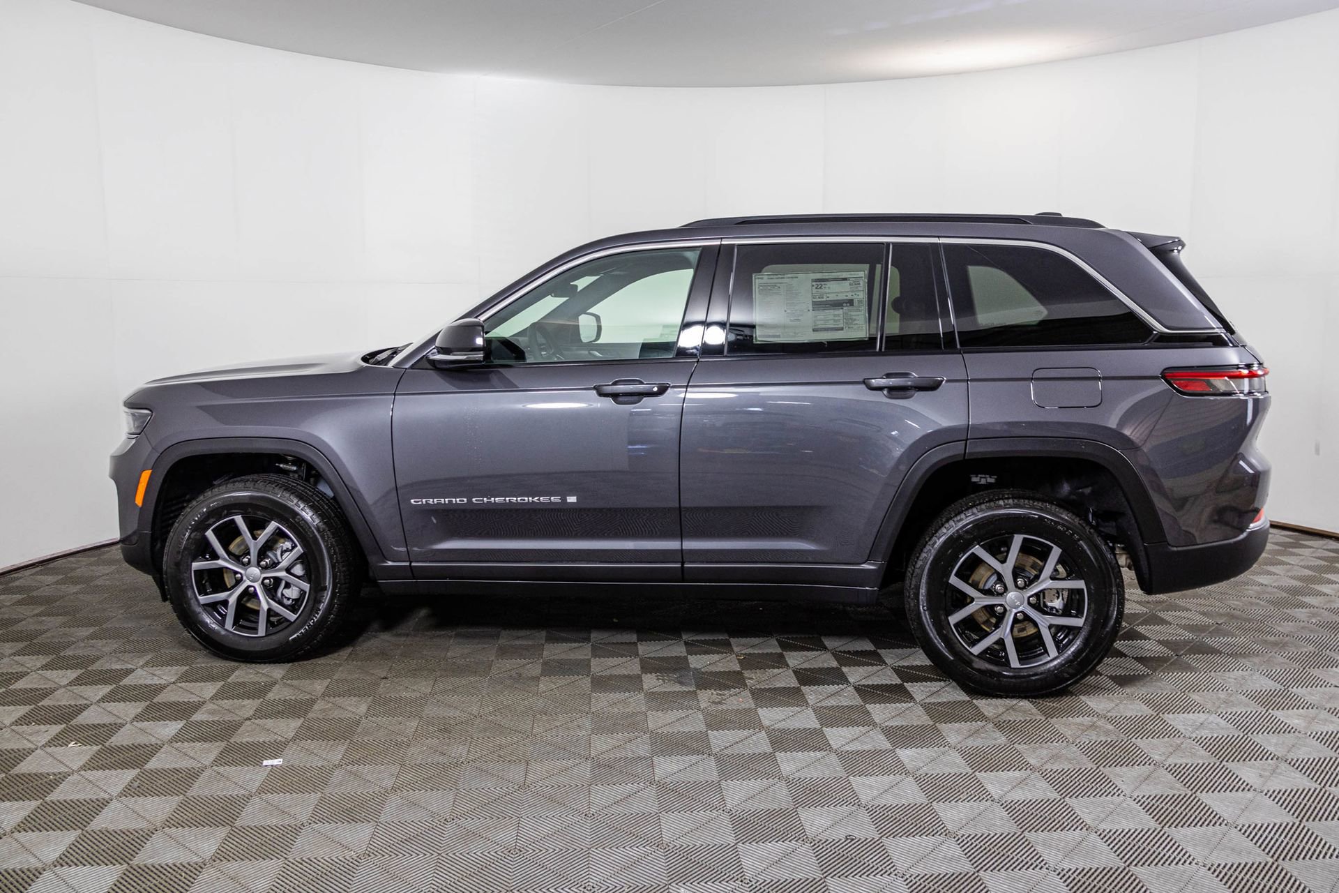 New 2025 Jeep Grand Cherokee Limited image 13