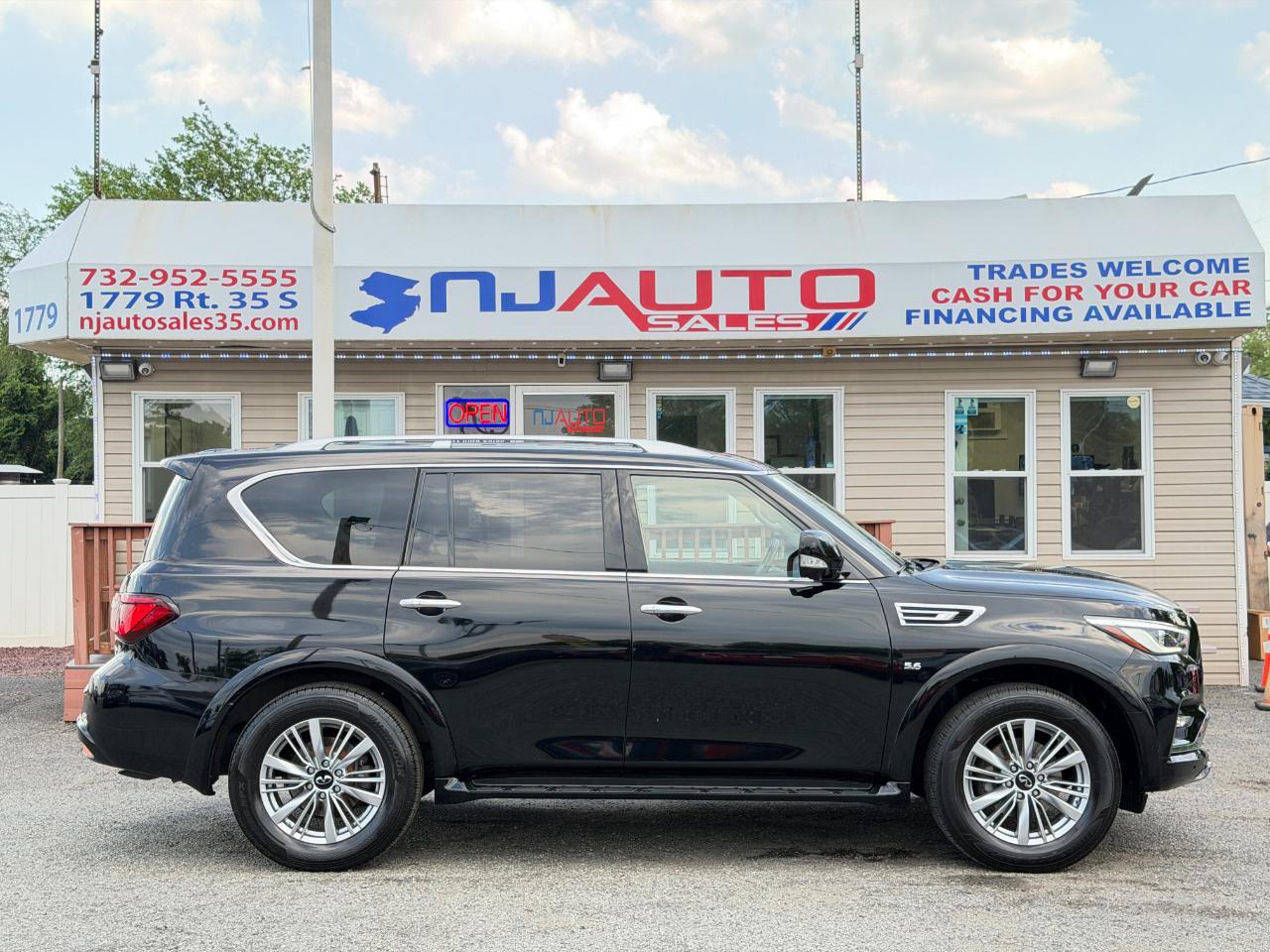 Used 2018 INFINITI QX80 4WD image 3