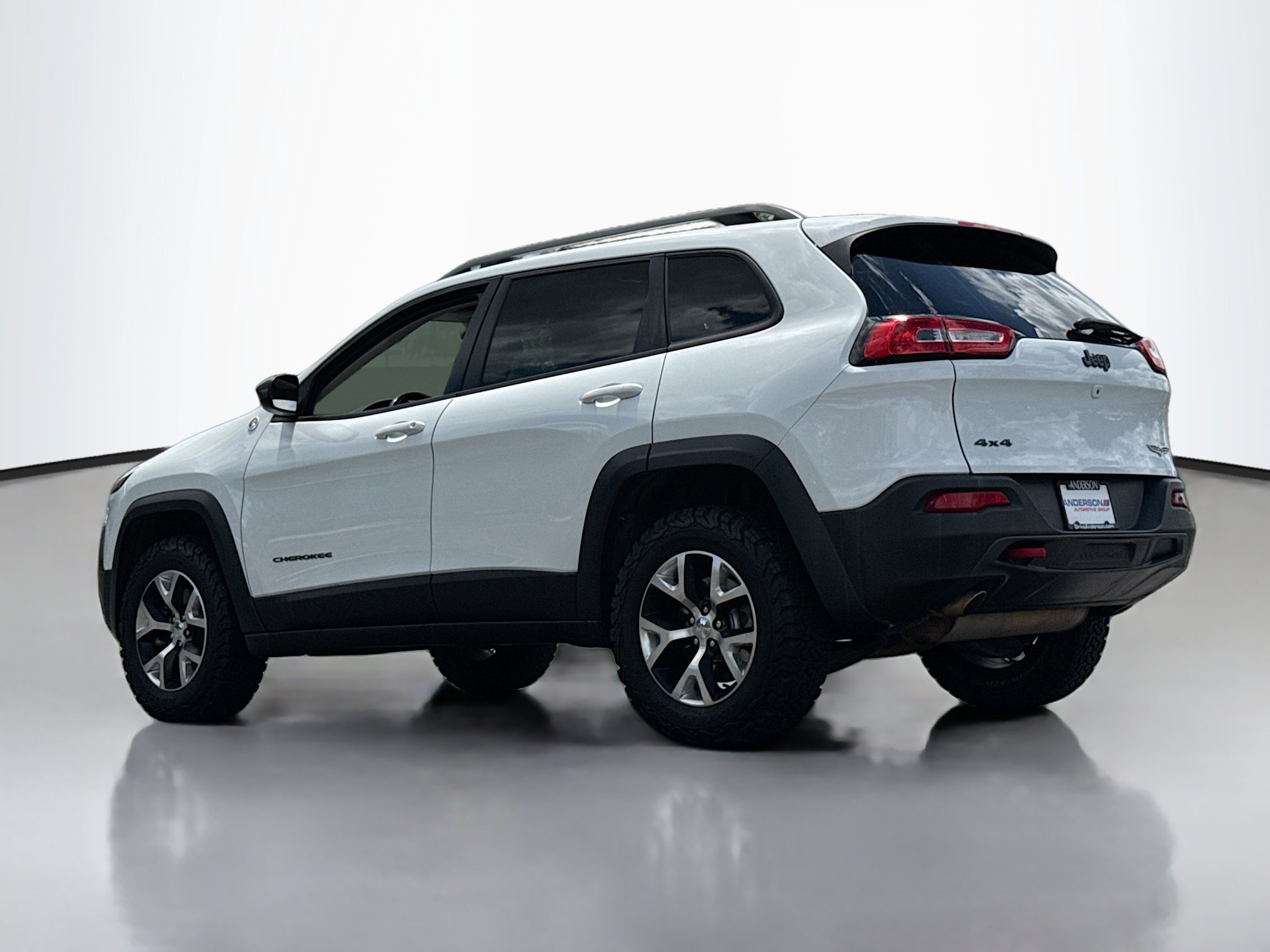 Used 2017 Jeep Cherokee Trailhawk AWD/4WD image 14