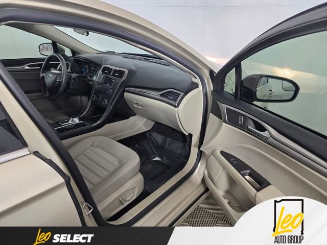 Used 2018 Ford Fusion SE FWD image 12