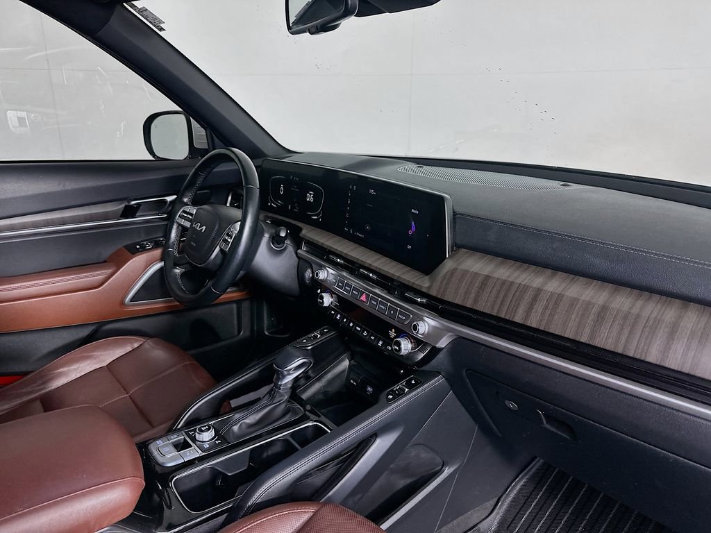 Used 2024 Kia Telluride EX w/ EX Captain's Chair Package image 33