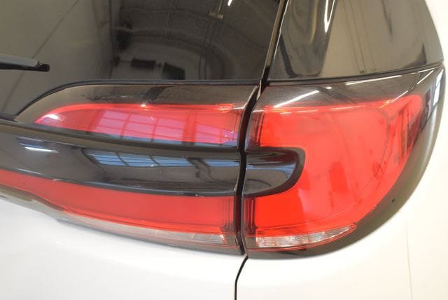 Used 2024 Chrysler Pacifica Touring-L FWD image 12