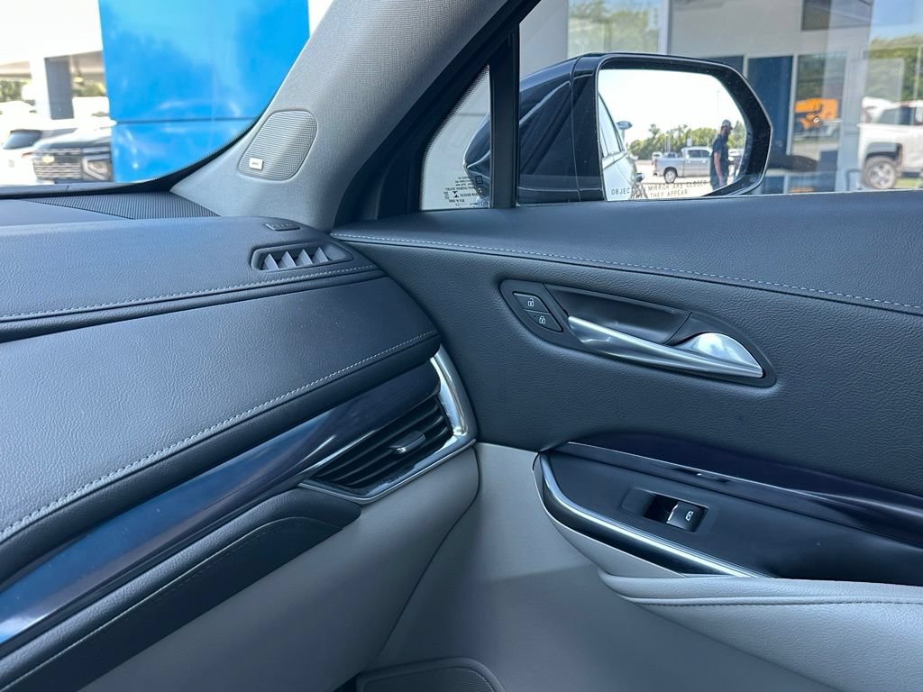 Used 2022 Cadillac XT4 Luxury w/ Cold Weather Package FWD image 35