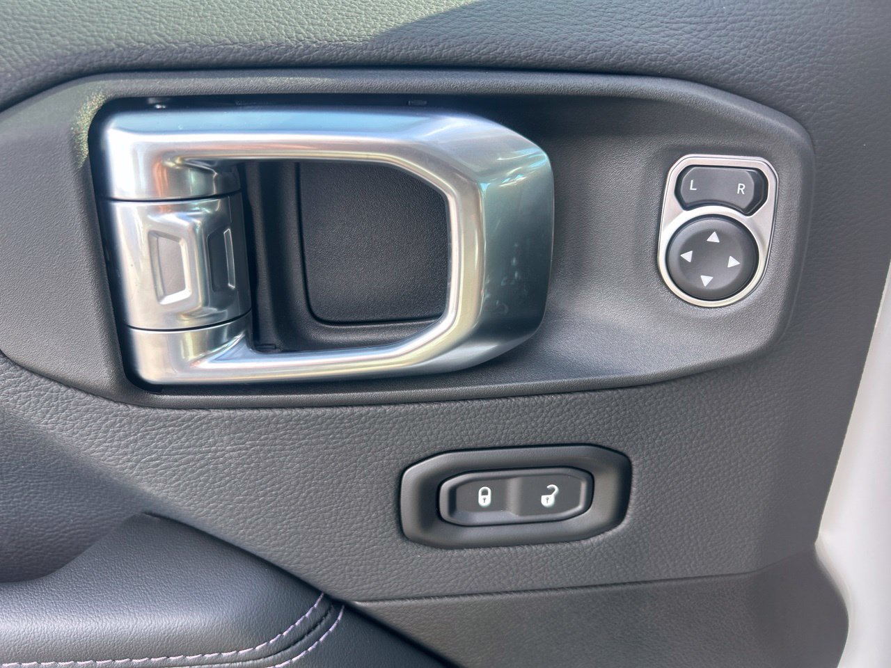 New 2026 Jeep Gladiator Sport AWD/4WD image 15