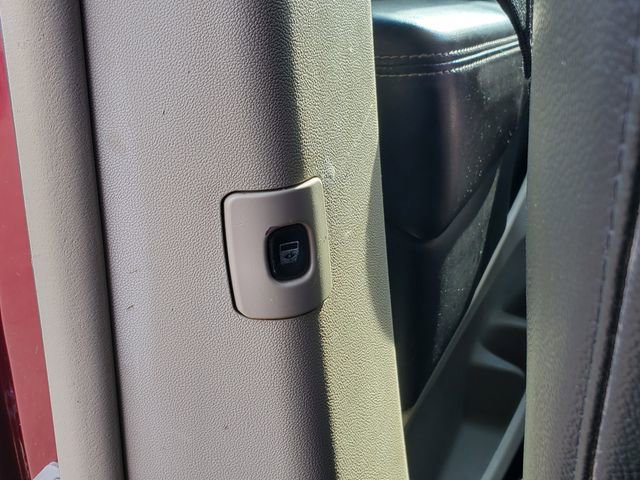 Used 2013 Chrysler Town & Country Touring FWD image 15