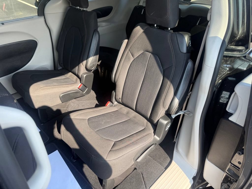 Used 2020 Chrysler Pacifica Touring w/ Advanced Safetytec Group FWD image 35