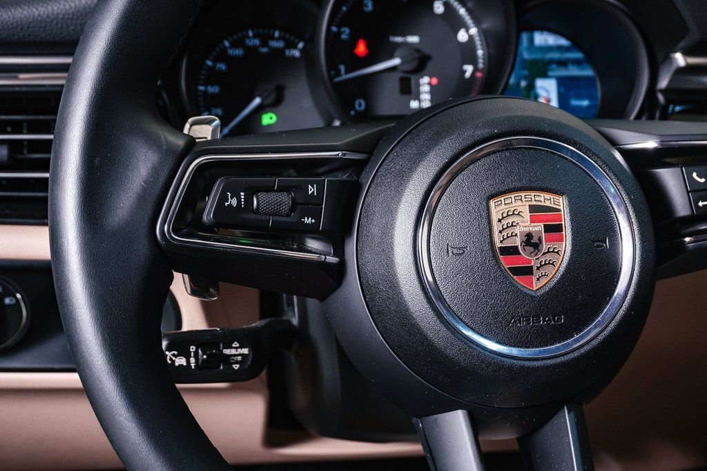 Certified 2025 Porsche Macan image 19
