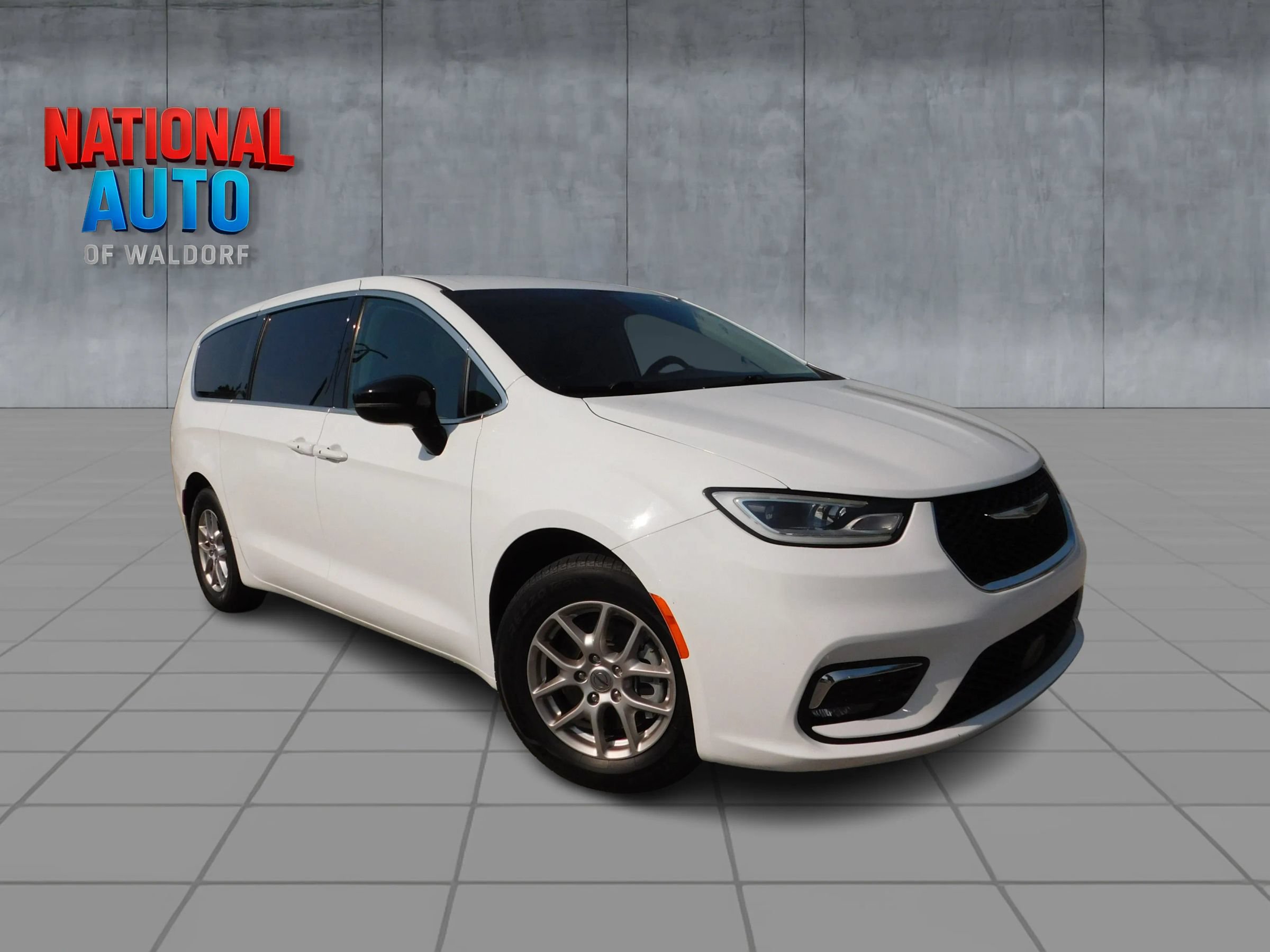Used 2024 Chrysler Pacifica Touring-L