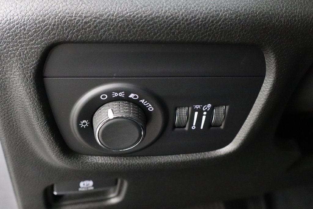 Used 2023 Jeep Grand Cherokee L Laredo AWD/4WD image 23