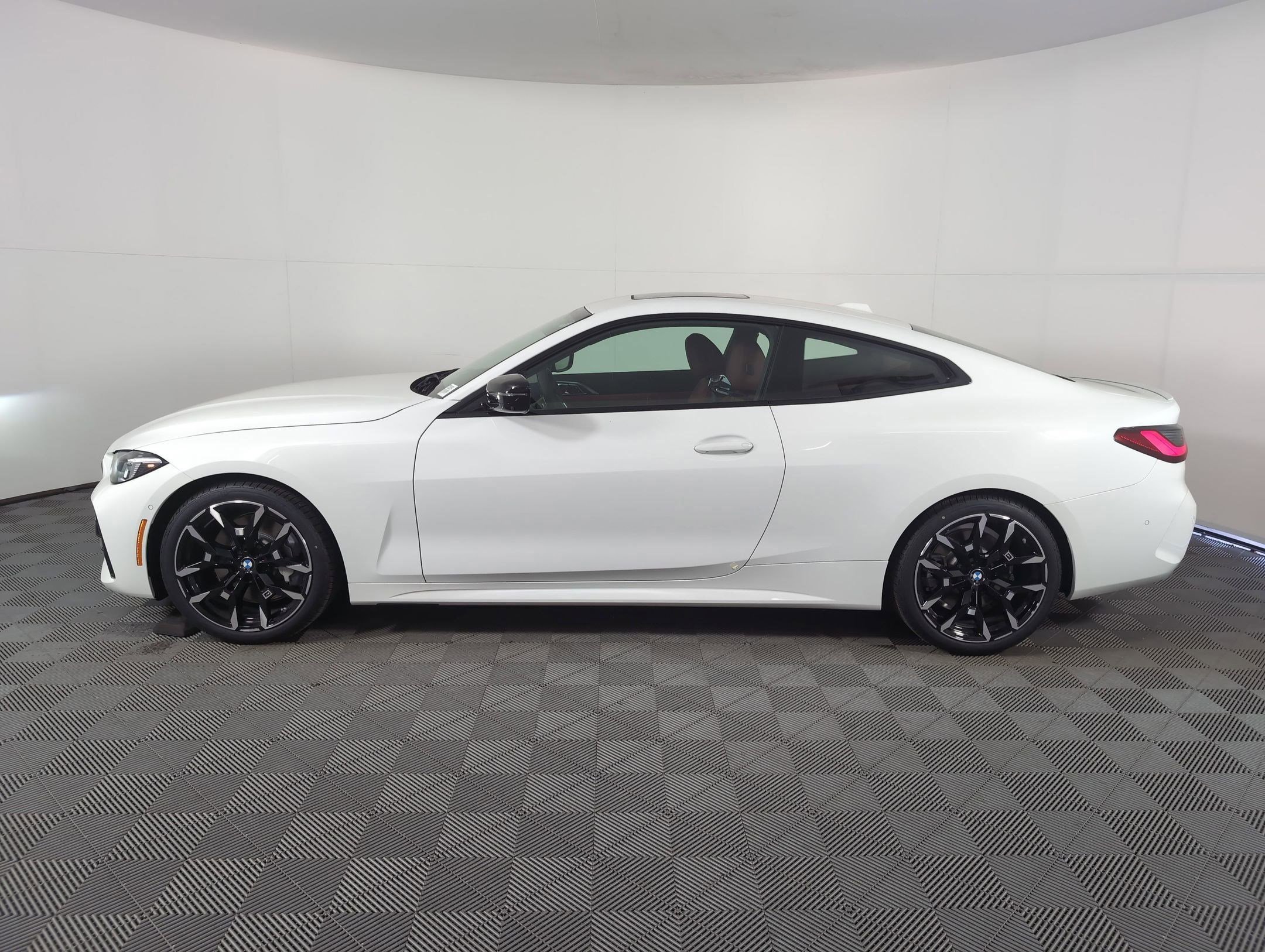 Used 2026 BMW 430i Coupe w/ M Sport Package image 2