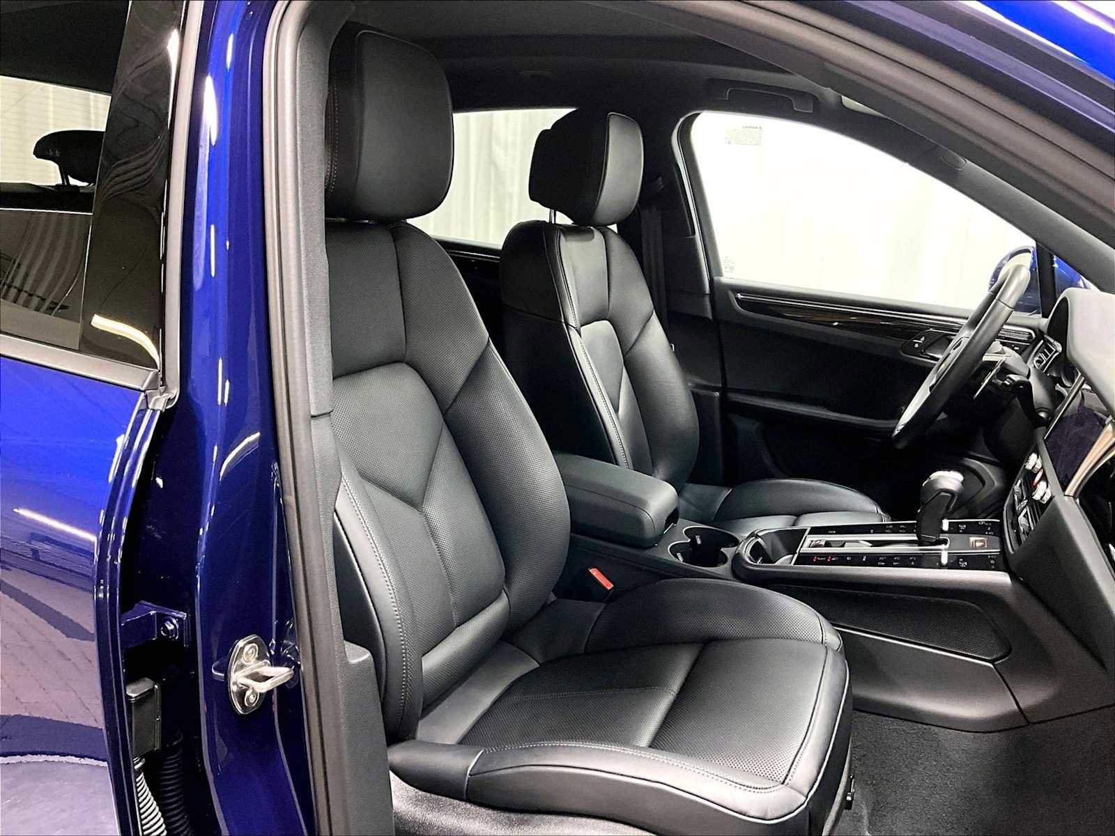 Used 2025 Porsche Macan image 30