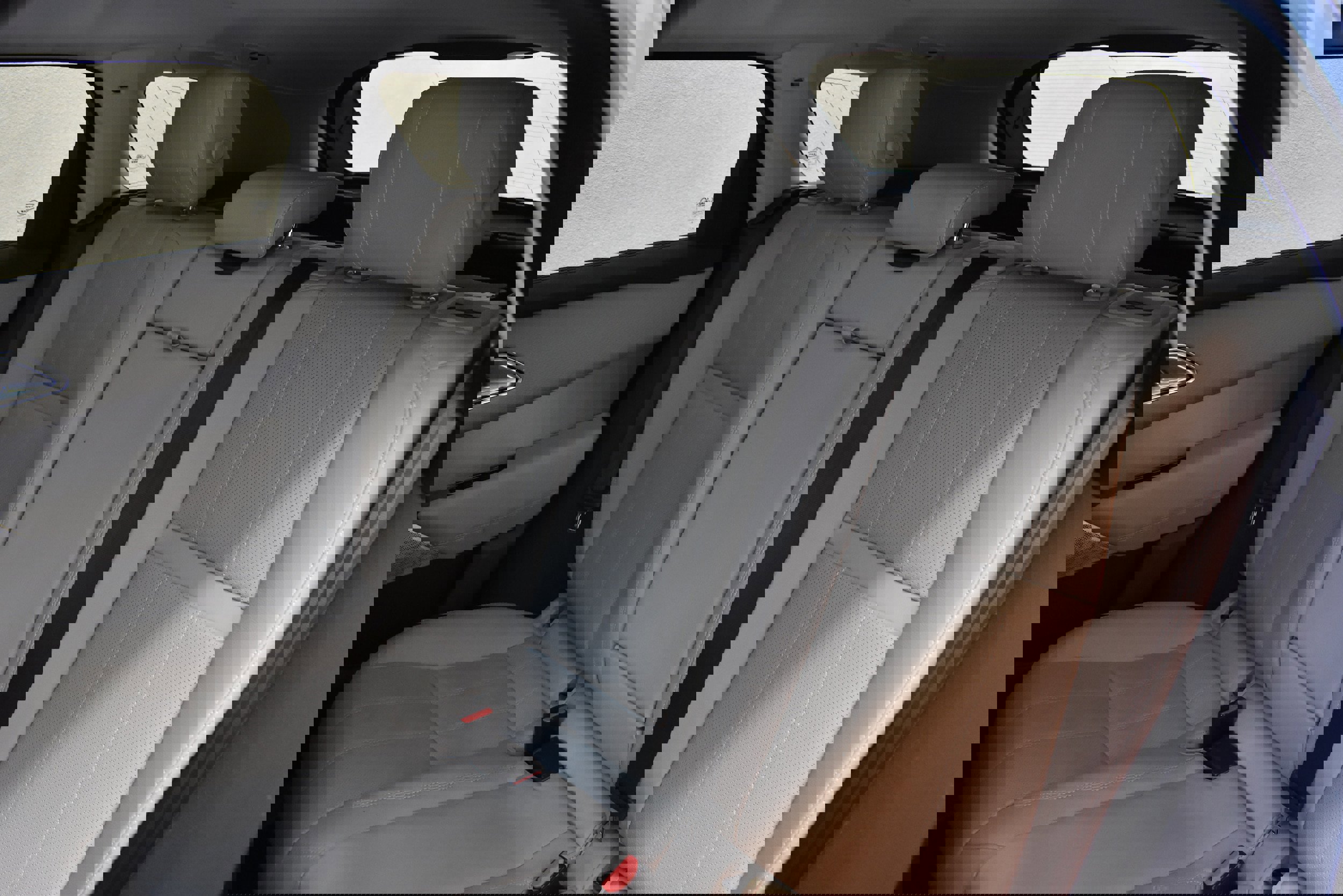 Used 2019 Land Rover Range Rover Velar R-Dynamic SE AWD/4WD image 24