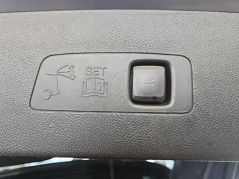 Used 2022 Lincoln Corsair AWD w/ Premium Package image 32