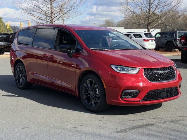 New 2026 Chrysler Pacifica Select FWD image 14
