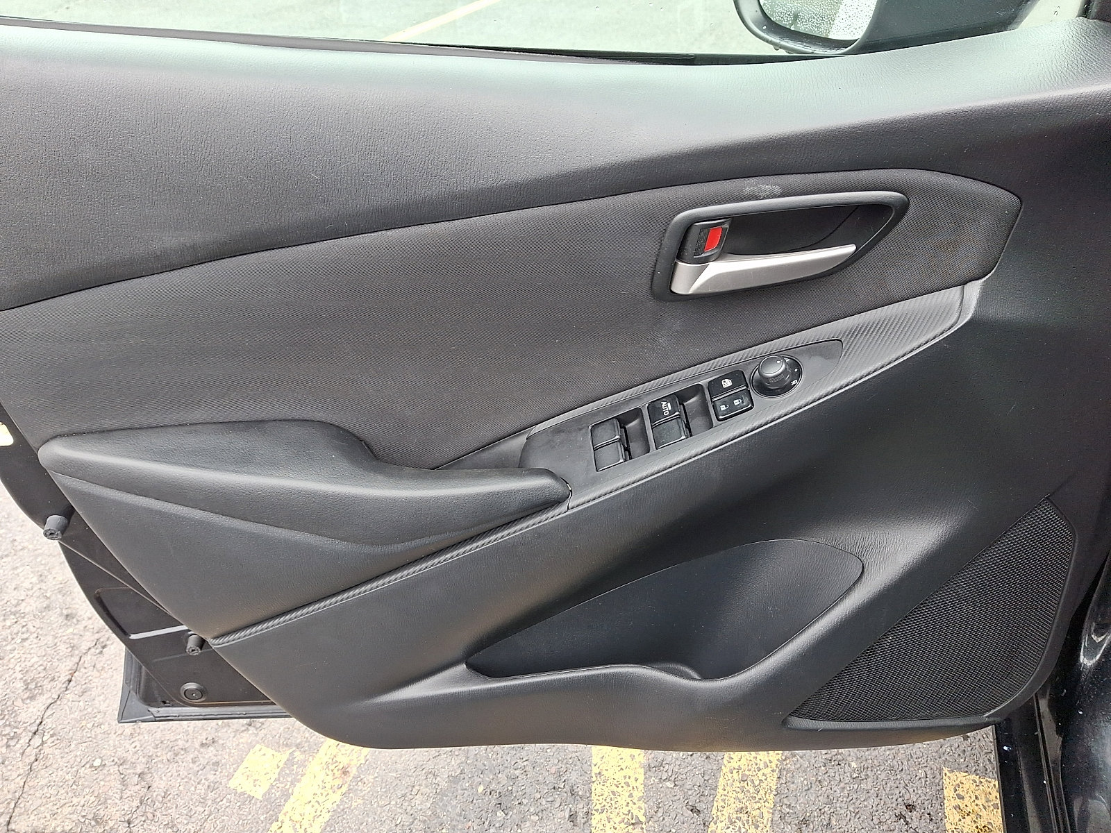 Used 2019 Toyota Yaris LE image 12