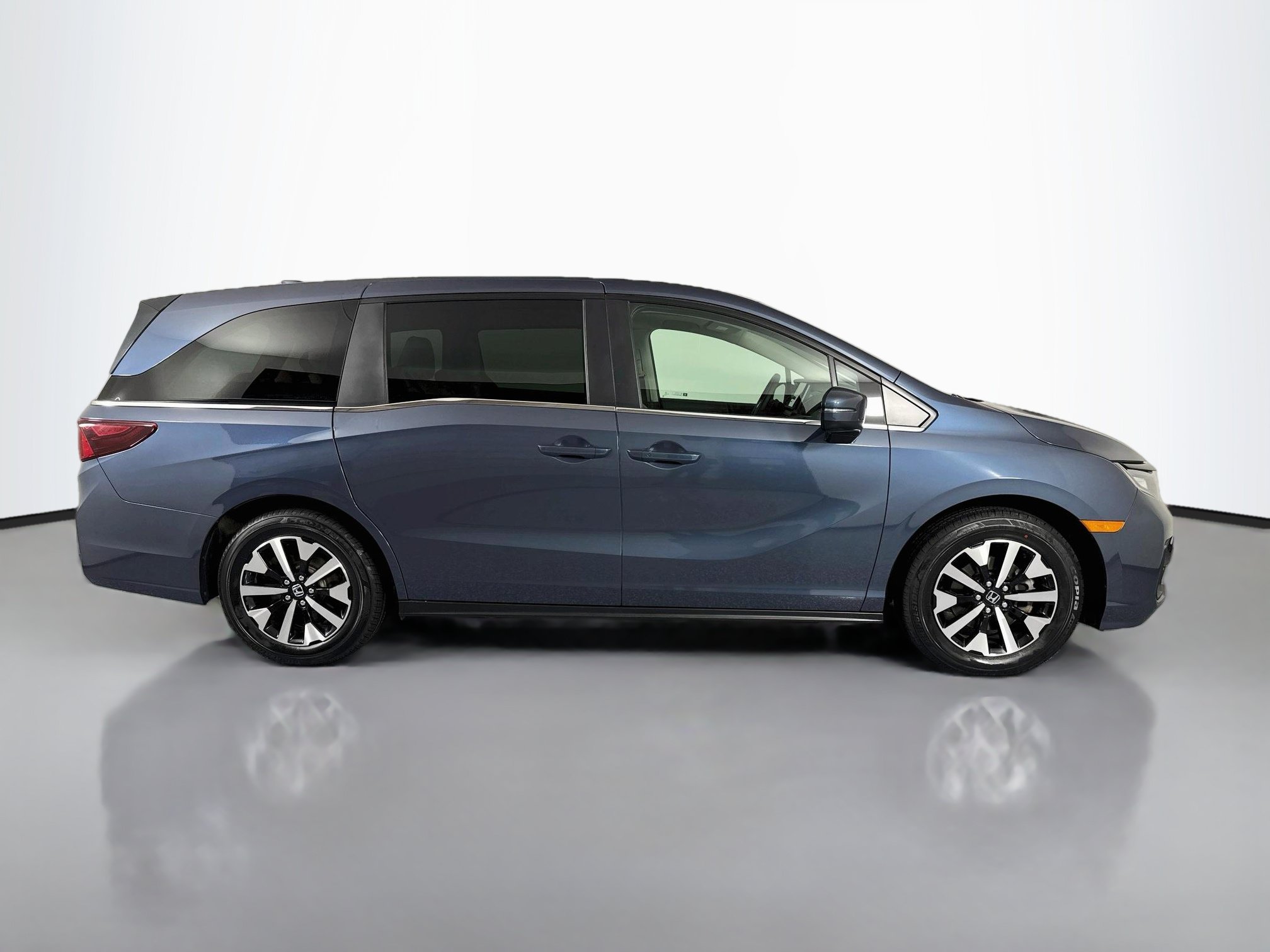 Certified 2025 Honda Odyssey EX-L image 4