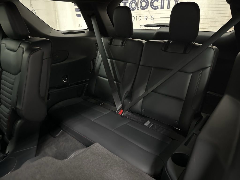 Used 2025 Ford Explorer ST-Line AWD/4WD image 35
