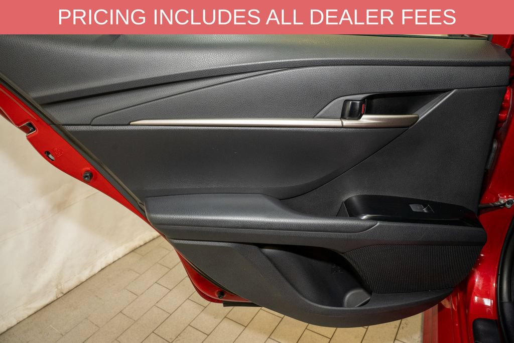 Used 2025 Toyota Camry SE FWD image 9