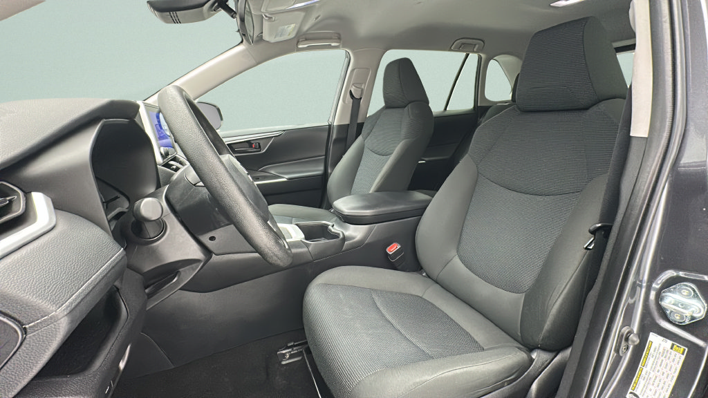 Used 2025 Toyota RAV4 LE AWD/4WD image 14