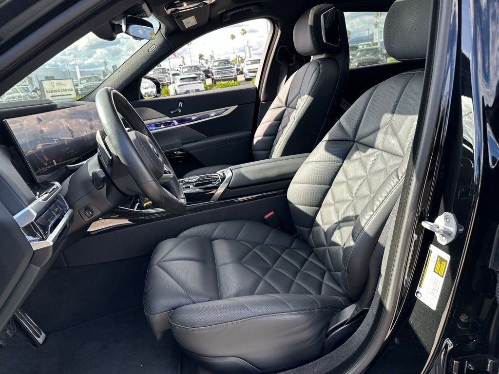 Used 2025 BMW 740i image 5