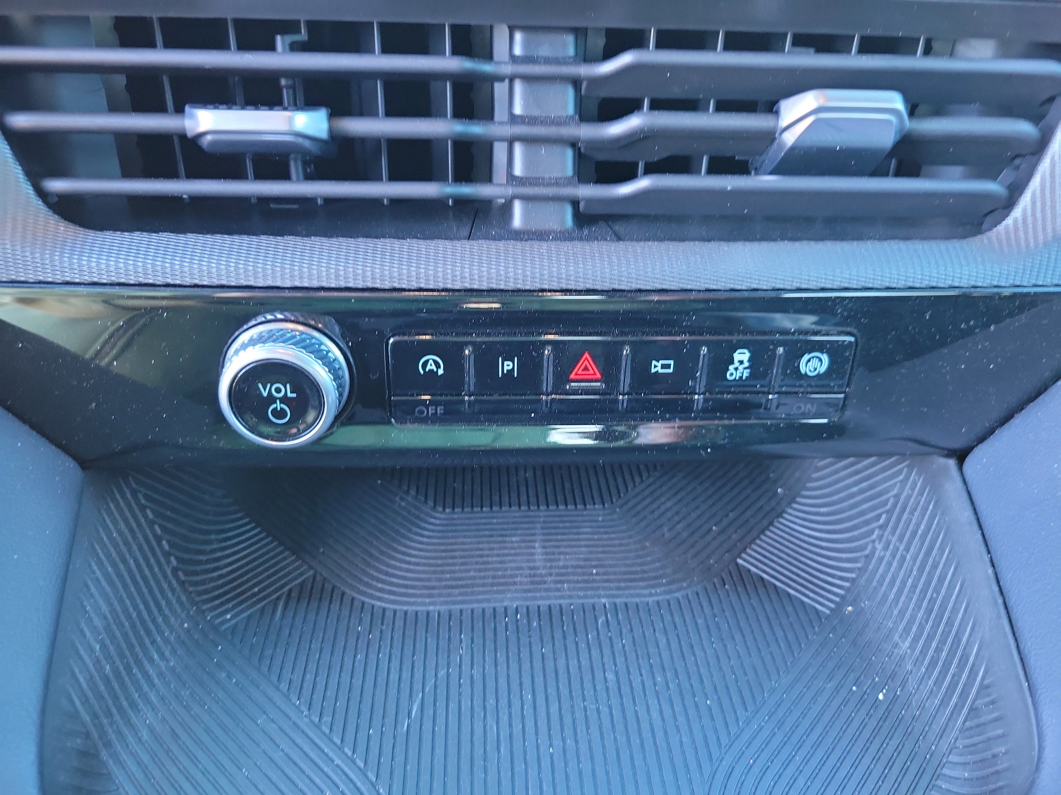 Used 2025 Ford Explorer ST-Line AWD/4WD image 17