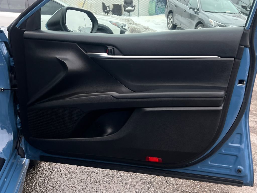 Used 2023 Toyota Camry SE image 9
