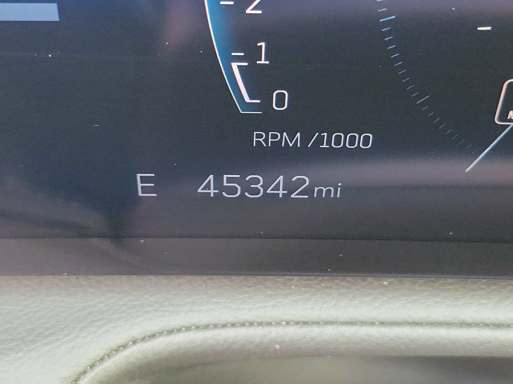 Used 2025 Cadillac XT4 Premium Luxury FWD image 29